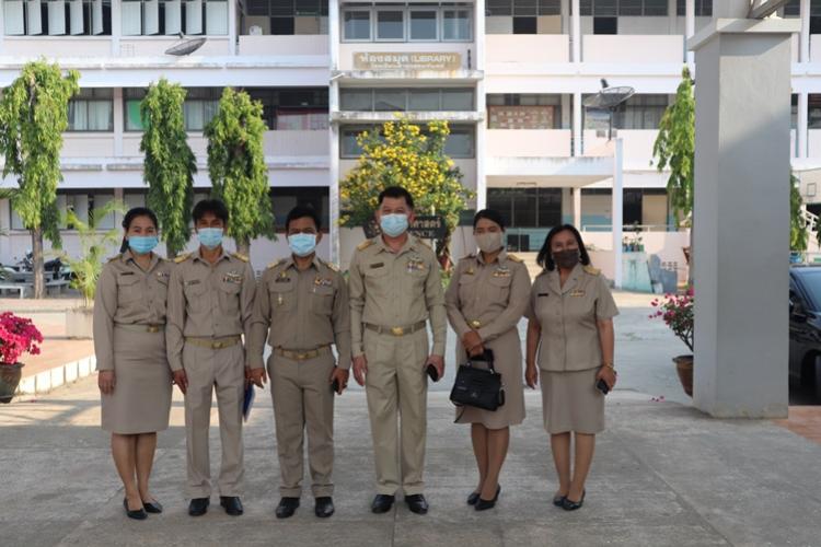 ผอ.สพม.8 ตรวจเยี่ยมโรงเรียนสายธรรมจันทร์ ในการเตรียมความพร้อมเปิดเรียนในวันแรก หลังการแพร่ระบาดรุนแรงของโรคติดเชื้อไวรัสโคโรนา 2019 (COVID-19)