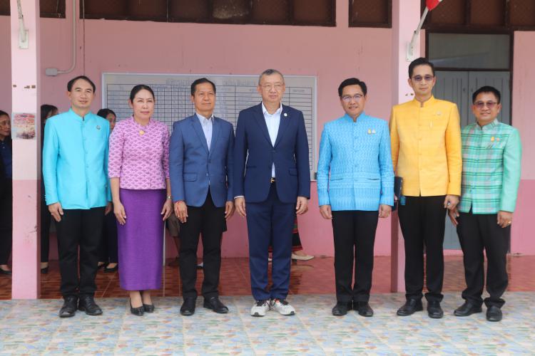 ร่วมให้การต้อนรับ พลตำรวจเอกเพิ่มพูน ชิดชอบ รัฐมนตรีว่าการกระทรวงศึกษาธิการ พร้อมด้วยคณะผู้บริหารระดับสูงของกระทรวงศึกษาธิการ ณ โรงเรียนสินแร่สยาม 