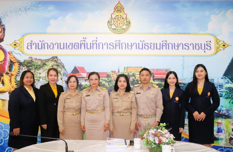 กลุ่มอำนวยการ ให้ความรู้เกี่ยวกับภาระงานของกลุ่มอำนวยการ ในสำนักงานเขตพื้นที่การศึกษา กับนักศึกษาระดับปริญญาโท การฝึกปฏิบัติการวิชาชีพบริหารการศึกษาของนักศึกษา