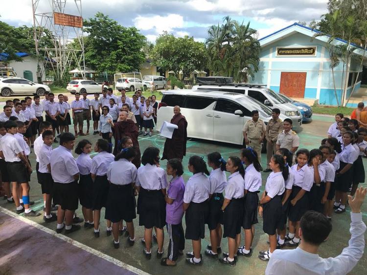 พระอาจารย์ธมฺมทีโปและคณะเข้าเยี่ยมชมโรงเรียนด่านทับตะโกราษฎร์อุปถัมภ์