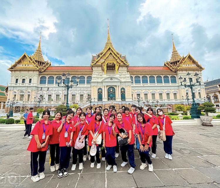 การจัดกิจกรรมพัฒนาคุณภาพการศึกษาค่ายบูรณาการภาษาสำหรับนักเรียนชั้นมัธยมศึกษาตอนปลาย 