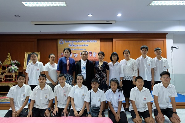 โครงการอบรมส่งเสริมอาชีพนักเรียนทุนยากจนพิเศษ 