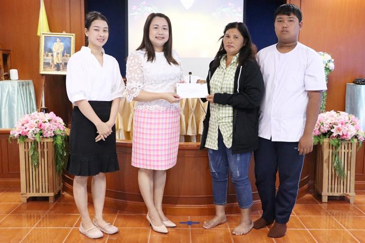 มอบทุนปัจจัยพื้นฐานนักเรียนยากจนพิเศษ (รอบที่ 2)