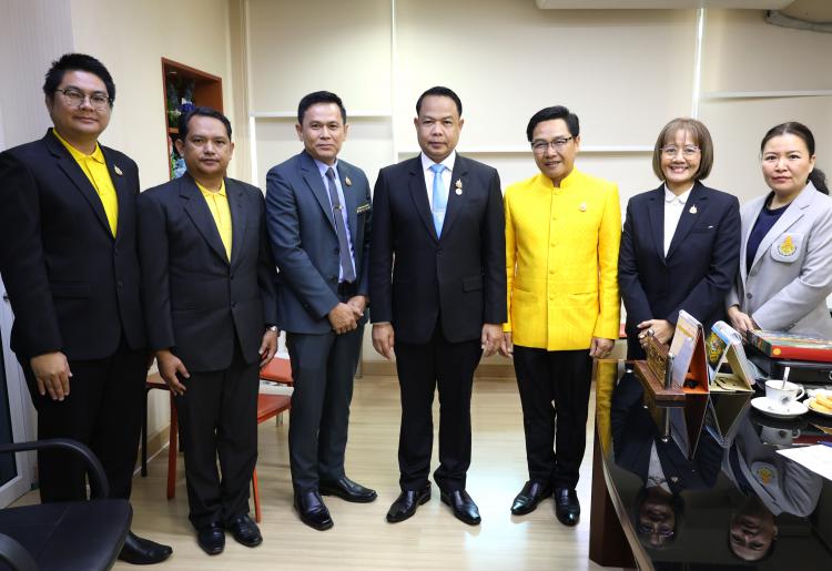 เข้าขอพร ผู้อำนวยการสำนัก และผู้ตรวจราชการกระทรวงศึกษาธิการ เนื่องในโอกาสศุภมงคลสมัยขึ้นปีใหม่ 2568