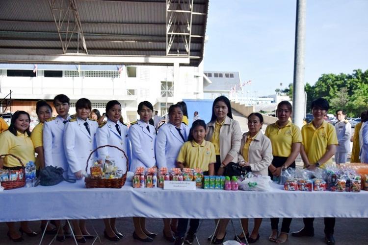 พิธีทำบุญตักบาตร ถวายเป็นพระราชกุศล เนื่องในโอกาสวันเฉลิมพระชนมพรรษาสมเด็จพระนางเจ้าฯ พระบรมราชินี ประจำปีพุทธศักราช 2562