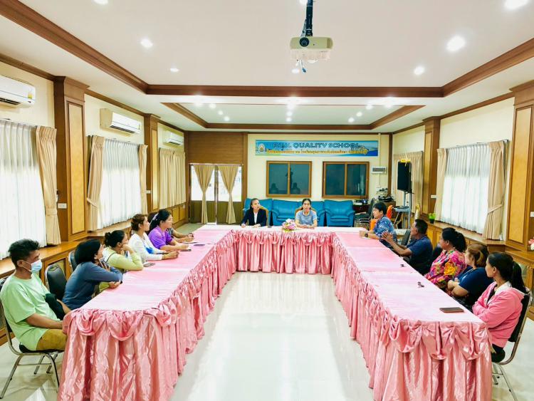 ประชุมร้านค้าผู้จำหน่ายอาหารและน้ำดื่มภายในโรงเรียน