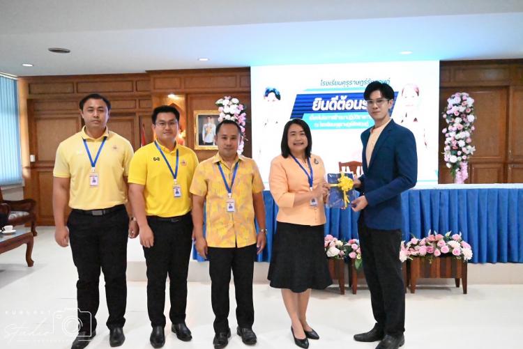  การต้อนรับคุณครูวสิษฐ์พล รอบจังหวัด และครูสุญาณี อุ่นเรือนเนื่องในโอกาสได้ย้ายมาปฏิบัติหน้าที่ราชการ ณ โรงเรียนคุรุราษฎร์รังสฤษฏ์