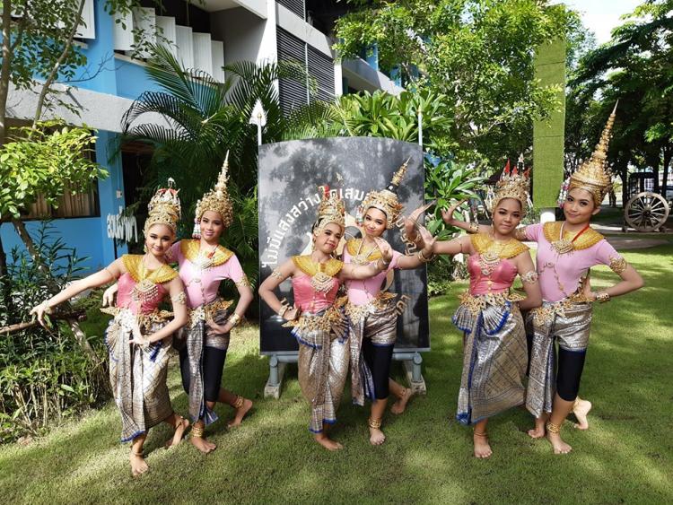 การแสดงของนักเรียนชุมนุมดนตรี-นาฏศิลป์ ในการประชุมผู้ปกครองภาคเรียนที่ 1 ปีการศึกษา 2562