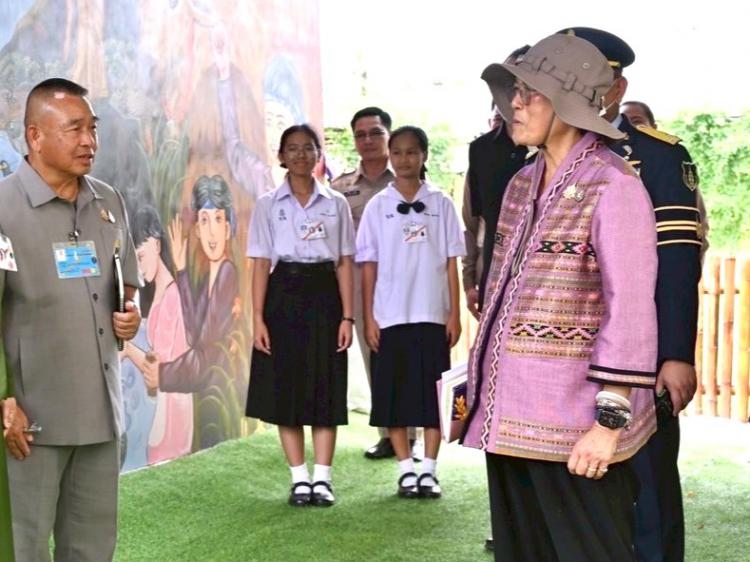 สมเด็จพระกนิษฐาธิราชเจ้า กรมสมเด็จพระเทพรัตนราชสุดาฯ สยามบรมราชกุมารี เสด็จพระราชดำเนินไปทอดพระเนตรการดำเนินงานของ โครงการทหารพันธุ์ดี ณ กรมการทหารช่าง ค่ายบุรฉัตร จังหวัดราชบุรี 