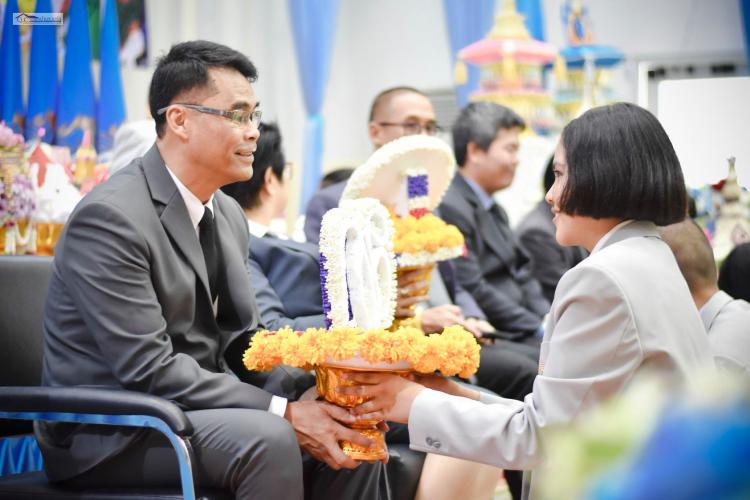 พิธีไหว้ครู ประดับเข็มพระนามาภิไธย ส.ก. และประดับเข็มพระเกี้ยว