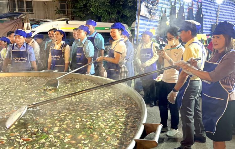 ร่วมเป็นเกียรติในพิธีเปิดงาน 