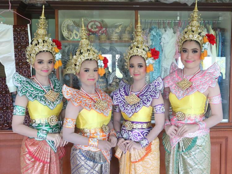 งานฌาปนกิจศพคุณแม่สำเนียง หงษ์เทียบ มารดาของ ผอ.วรากุล หงษ์เทียบ ผู้อำนวยการโรงเรียนโพธาวัฒนาเสนี