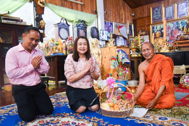 การมอบของที่ระลึกเนื่องในวันขึ้นปีใหม่