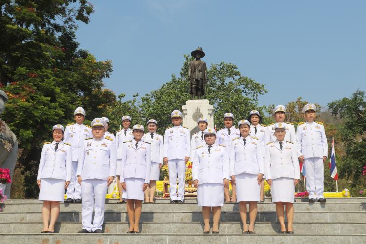 ประกอบพิธีวางพานพุ่มถวายราชสักการะ พระบรมราชานุสาวรีย์ พระบาทสมเด็จพระพุทธยอดฟ้าจุฬาโลกมหาราช เนื่องในวันพระบาทสมเด็จพระพุทธยอดฟ้าจุฬาโลกมหาราช และวันที่ระลึกมหาจักรีบรมราชวงศ์ ประจำปี 2566 