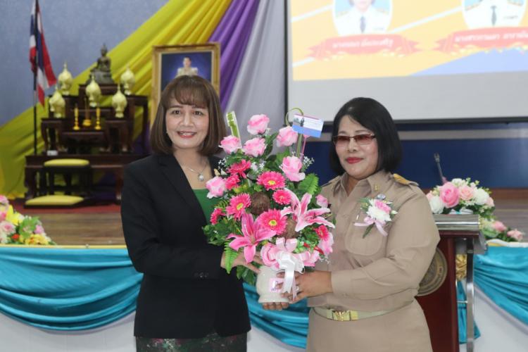 แสดงความยินดีกับ ดร.กชพร มั่งประเสริฐ ในโอกาสเดินทางไปรับตำแหน่ง  รองผู้อำนวยการสำนักงานเขตพื้นที่การศึกษาประถมศึกษาเพชรบุรี เขต 1