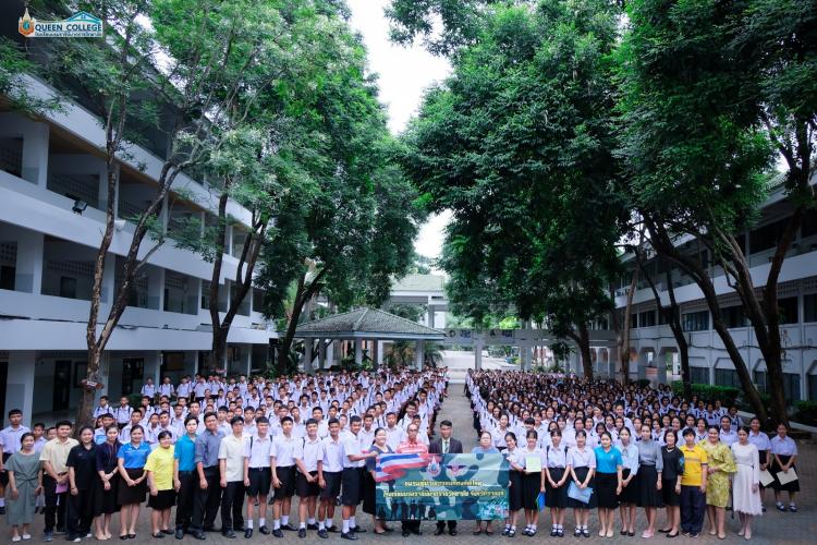 มอบเกียรติบัตรและร่วมบริจาคเงินสมทบช่วยเหลือผู้ประสบอุทกภัย