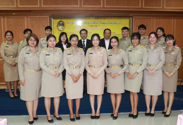 ให้การต้อนรับ และกล่าวให้โอวาท ข้าราชการบรรจุใหม่ ตำแหน่งครูผู้ช่วย รับรายงานตัว และทำประวัติข้าราชการบรรจุใหม่ จำนวน 14 ราย