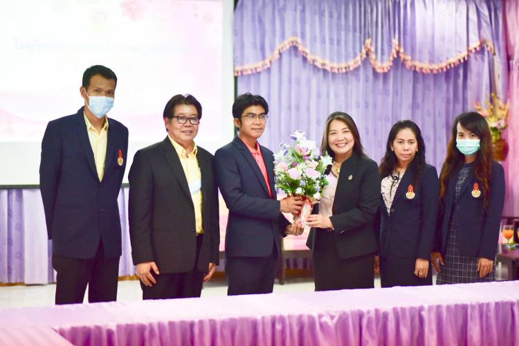 ร่วมแสดงความยินดีกับคุณครูทิวากร บุญเวิน เนื่องในโอกาสที่ได้รับการย้าย ตำแหน่งครู ปีการศึกษา 2564