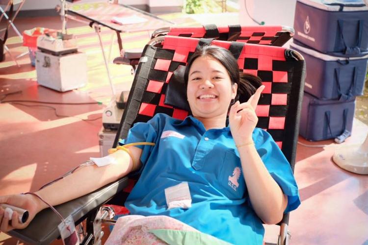 คณะครูและนักเรียนโรงเรียนบรมราชินีนาถราชวิทยาลัย ร่วมบริจาคโลหิตแก่สภากาชาดไทย 