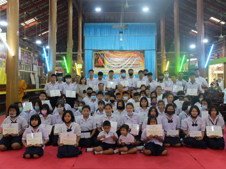 4 กันยายน 2563 คณะครู นักเรียนโรงเรียนเนกขัมวิทยารับเกียรติบัตรธรรมศึกษาพร้อมทุนการศึกษา เนื่องในวันกตัญญูกตเวทีปีที่ 41 พระธรรมธรถนอน อตฺตนาโถ อดีตเจ้าอาวาสวัดเนกขัมมาราม