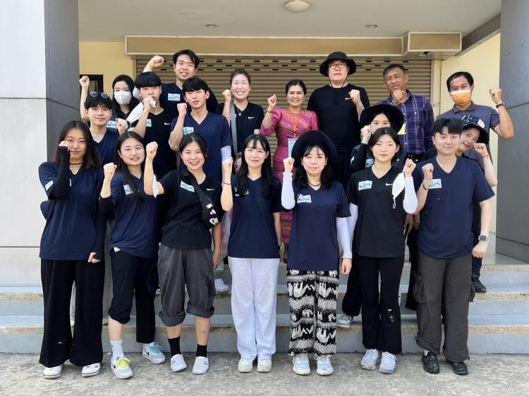 เยี่ยมชมกิจกรรมการเรียนรู้ภาษาและวัฒนธรรมเกาหลีของอาสาสมัครนักศึกษามหาวิทยาลัยแห่งชาติปูซาน ที่ได้เดินทางมาแลกเปลี่ยนภาษาและวัฒนธรรมเกาหลี ณ โรงเรียนโพธาวัฒนาเสนี      