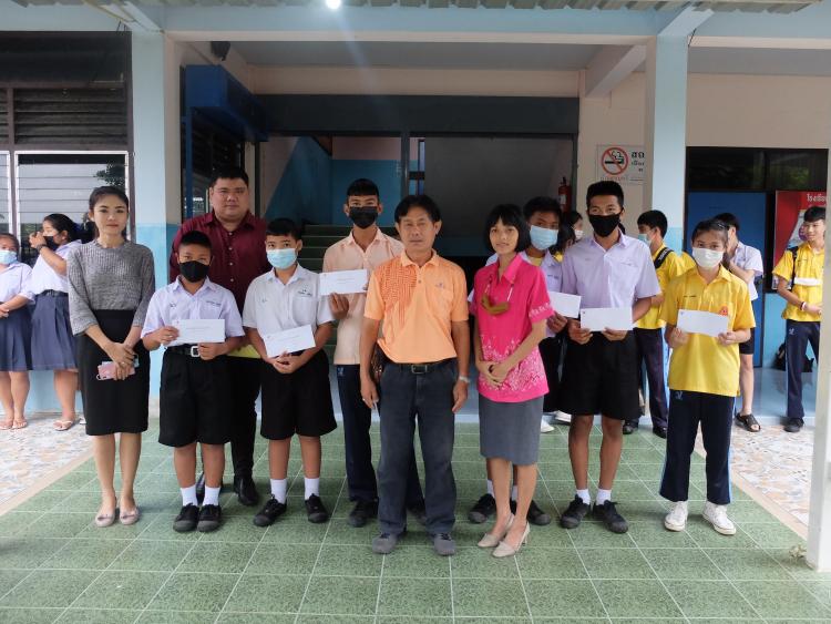 9 ตุลาคม 2563 นักเรียนโรงเรียนเนกขัมวิทยาได้รับทุนการศึกษาจากเหล่ากาชาด จังหวัดราชบุรี ในโครงการมอบทุนการศึกษาเพื่อน้องผู้ยากไร้ ปี 2563 ได้แก่ 1.เด็กชายประวันวิทย์ บุญตวย  2.เด็กชายกมลวัฒน์ วงศ์ทอง  3.เด็กชายเจษฎากร สุ่มงาม และทุนการศึกษามูลนิธิวัดเพชรสมุทรวรวิหาร (วัดบ้านแหลม) ได้แก่ 1.นายณฐกฤต จำปารัตน์  2.นายภัทรพล จูแย้ม  3.นางสาวกนกวรรณ บางพิทักษ์