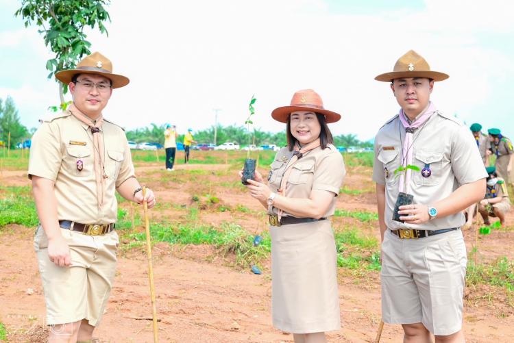 การเข้าร่วมกิจกรรมจิตอาสาบำเพ็ญสาธารณประโยชน์และปลูกต้นไม้ของลูกเสือจิตอาสาพระราชทาน