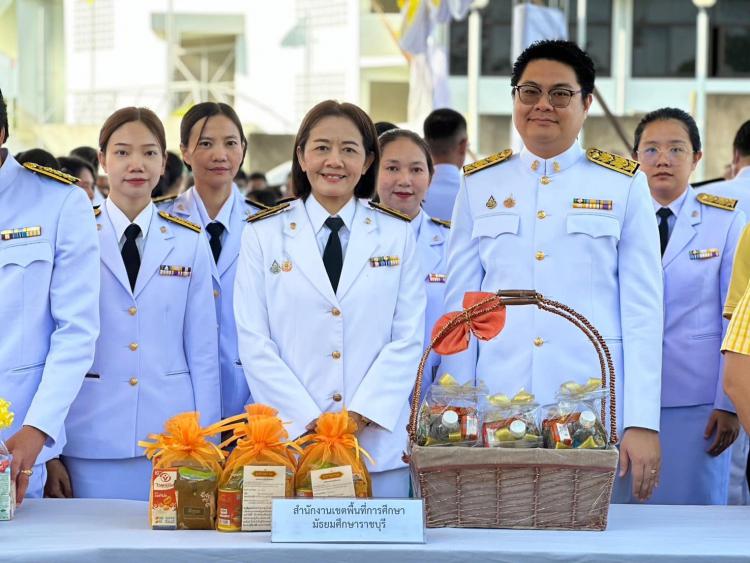 พิธีทำบุญตักบาตรถวายพระราชกุศล เนื่องในวันนวมินทรมหาราช