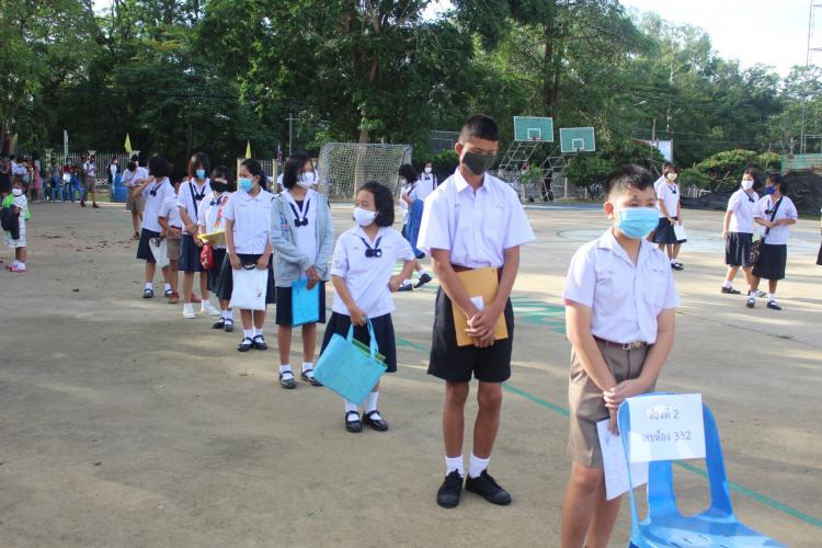 โรงเรียนสวนผึ้งวิทยาดำเนินการรับมอบตัวนักเรียนระดับชั้น ม.1 และ ม. 4