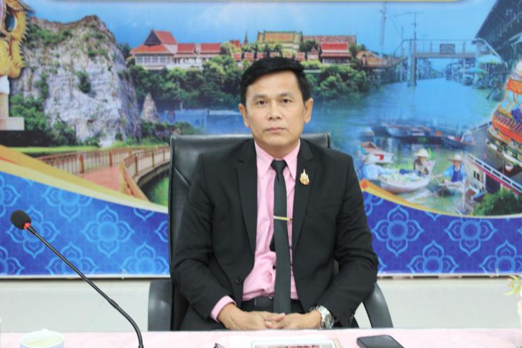รับฟังการประชุมชี้แจงการนำฐานข้อมูลรายบุคคลของเด็กนอกระบบการศึกษาและเด็กตกหล่นลงสู่การปฏิบัติระดับสำนักงานเขตพื้นที่การศึกษาทั่วประเทศ