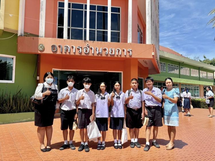 นักเรียนเข้าร่วมกิจกรรมตอบปัญหาวิทยาศาสตร์