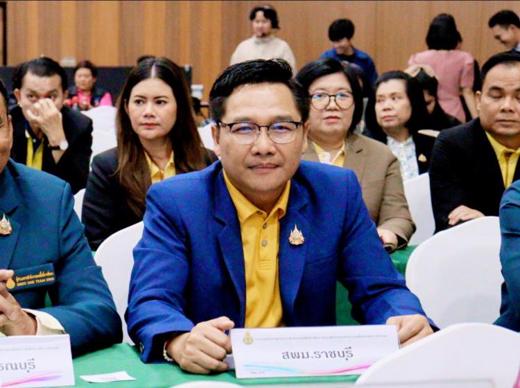 รับชมการแถลงนโยบายการจัดการศึกษาของกระทรวงศึกษาธิการ ในการประชุมสัมมนาผู้อำนวยการสำนักงานเขตพื้นที่การศึกษาและรองผู้อำนวยการสำนักเขตพื้นที่การศึกษาทั่วประเทศ ณ สวนนงนุชพัทยา จังหวัดชลบุรี
