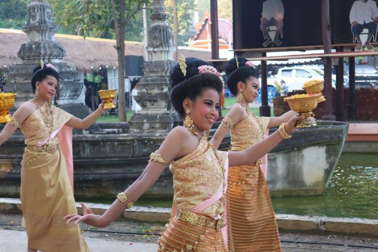 กลุ่มสาระการเรียนรู้ศิลปะ นำนักเรียนไปร่วมแสดงในงานมหาบุญจุลกฐิน ณ วัดขนอน