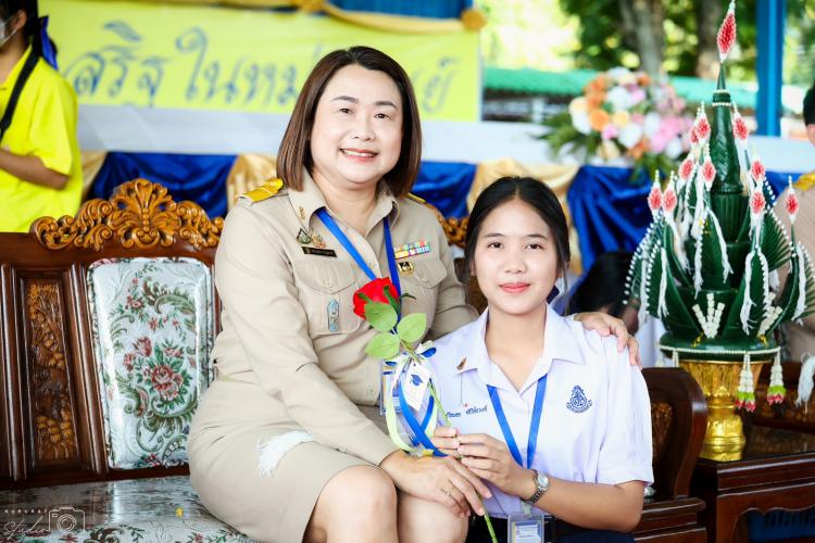  กิจกรรมร้อยรักเป็นสายใย ร้อยดวงใจมอบให้พี่ 