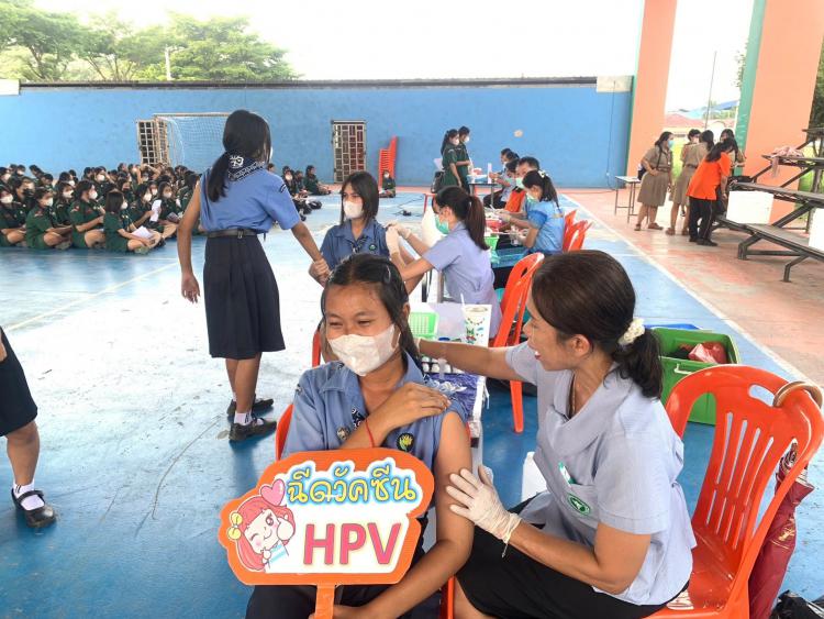 ฉีดวัคซีนเพื่อป้องกันมะเร็งปากมดลูก (วัคซีน HPV)