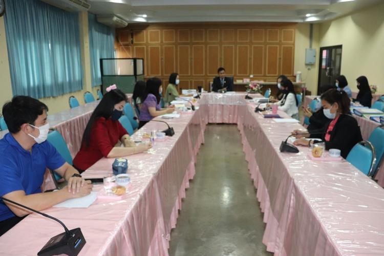 ประชุมคณะทำงานประเมินสัมฤทธิผลการปฏิบัติงานในหน้าที่ ตำแหน่ง รองผู้อำนวยการสำนักงานเขตพื้นที่การศึกษา