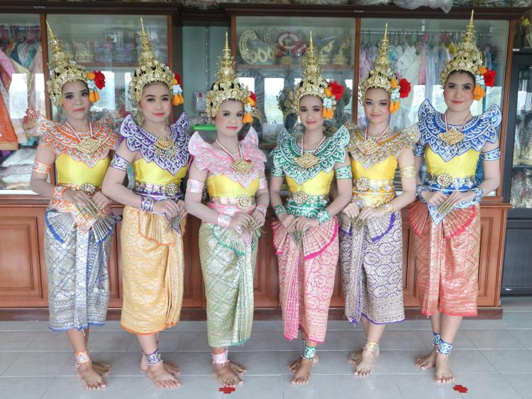 กิจกรรมสานสัมพันธ์ชุมชน “รำหน้าไฟ วัดชัยรัตน์”