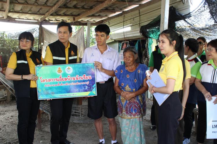 ตรวจเยี่ยมบ้านนักเรียน ในโครงการระบบดูแลช่วยเหลือนักเรียน โรงเรียนกรับใหญ่ว่องกุศลกิจพิทยาคม