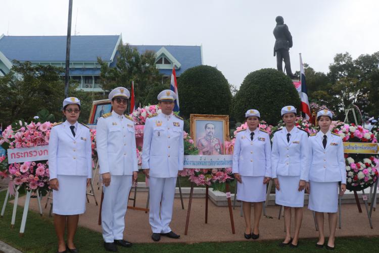 ร่วมพิธีน้อมรำลึกเนื่องในวันคล้ายวันสวรรคตพระบาทสมเด็จพระจุลจอมเกล้าเจ้าอยู่หัว 