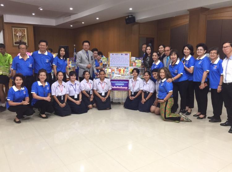 รับมอบหนังสือจากสโมสรโรตารี่บ้านโป่ง