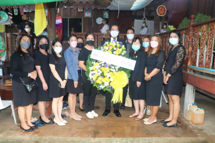 พิธีรดน้ำศพ สามีของ นางศรีประภา เบิกตั๋ว เจ้าพนักงานธุรการ กลุ่มบริหารงานบุคคล สำนักงานเขตพื้นที่การศึกษามัธยมศึกษาราชบุรี