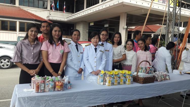 พิธีทำบุญตักบาตรข้าวสารอาหารแห้ง เพื่อน้อมรำลึกเนื่องในวันคล้ายวันสวรรคตพระบาทสมเด็จพระจุลจอมเกล้าเจ้าอยู่หัว
