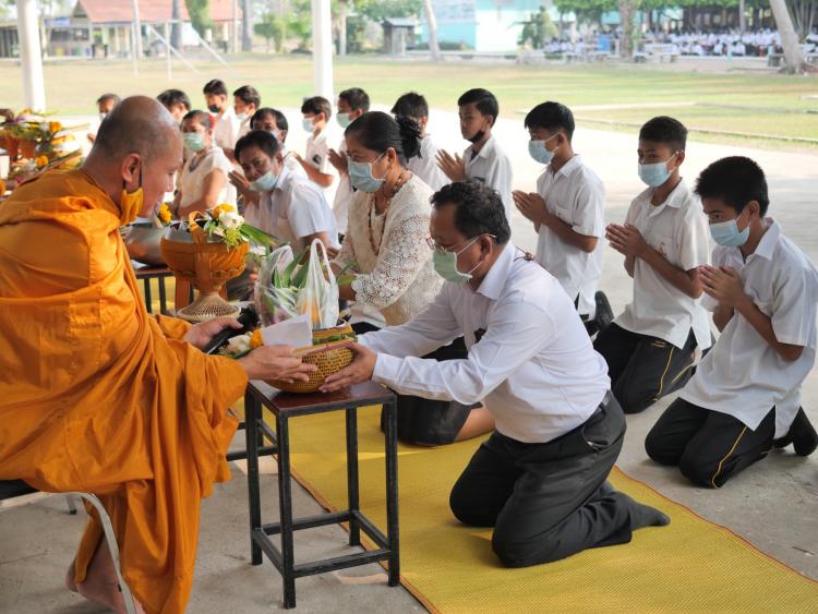 กิจกรรมทำบุญตักบาตร​ เนื่องในวันมาฆบูชาวันสำคัญทางพระพุทธศาสนา​ 