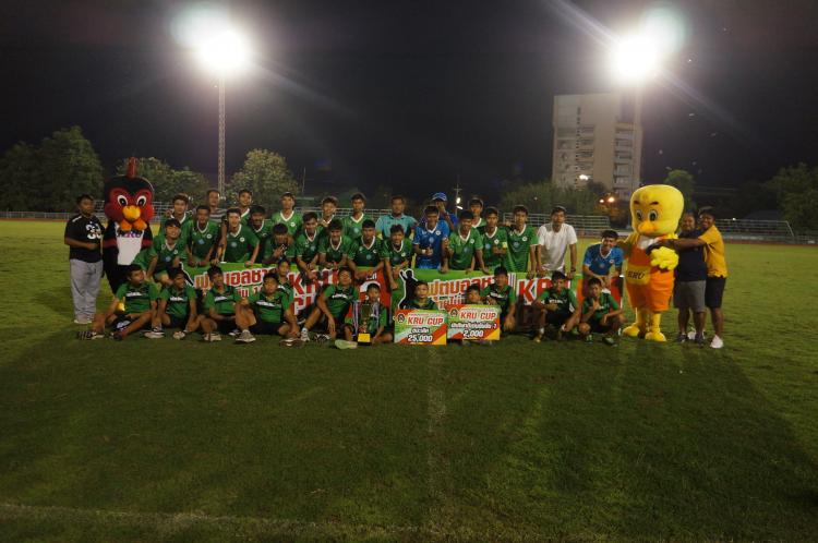 โรงเรียนหนองโพวิทยาชนะเลิศการแข่งขันฟุตบอล KRU CUP 2018 อายุ 18 ปี ครั้งที่ 3     