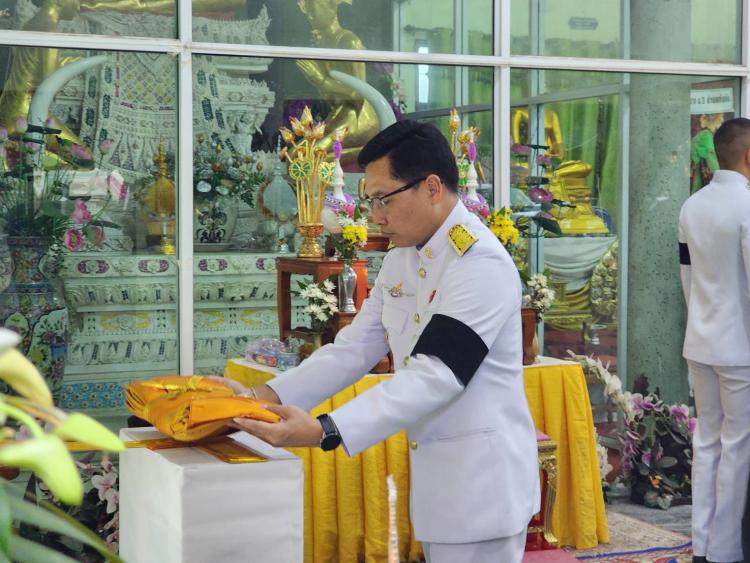 ประธานในพิธีพระราชทานเพลิงศพ กรณีพิเศษ คุณพ่อบุญทิ้ง มั่นคง บิดาของ นายสมพิท มั่นคง ข้าราชการครูโรงเรียนคุรุราษฏร์รังสฤษฏ์ โรงเรียนในสังกัดสำนักงานเขตพื้นที่การศึกษามัธยมศึกษาราชบุรี