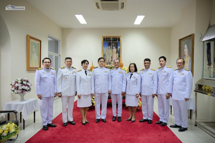 พิธีรับและอัญเชิญผ้าไตรพระราชทาน