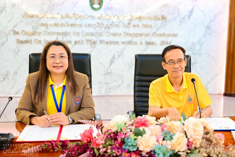 การเข้าร่วมพิธีลงนามความร่วมมือ ในโครงการร่วมมือทางวิชาการเพื่อพัฒนาและส่งเสริมการเรียนหลักสูตรต่อเนื่องเชื่อมโยง กับการศึกษาในระดับปริญญาตรี มหาวิทยาลัยราชภัฏหมู่บ้านจอมบึง 