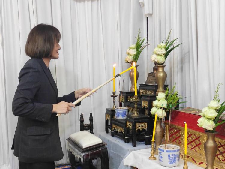สำนักงานเขตพื้นที่การศึกษามัธยมศึกษาราชบุรี ร่วมฟังสวดพระอภิธรรม บิดาของ นางสาวนงนุช หนูพรม นักวิชาการเงินและบัญชีปฏิบัติการ กลุ่มบริหารงานการเงินและสินทรัพย์ 