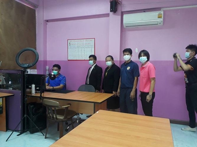 ผอ.สพม.8 ตรวจเยี่ยมโรงเรียนห้วยกระเจาพิทยาคม
