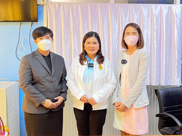 ผู้อำนวยการสำนักงานเขตพื้นที่การศึกษามัธยมศึกษาราชบุรี ให้สัมภาษณ์กับนักศึกษาปริญญาโทมหาวิทยาลัยราชภัฏหมู่บ้านจอมบึง    